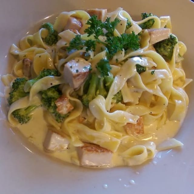 Linguine Broccolini Alfredo.